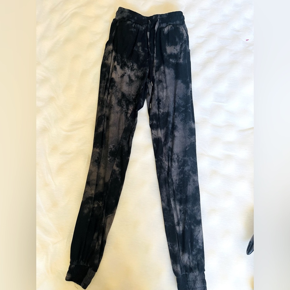- 4/$20 Xs ardene full length joggers